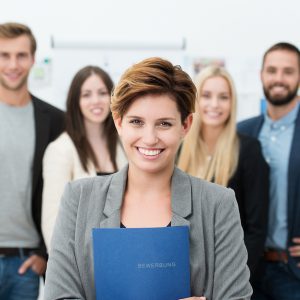 lächelnde junge bewerberin lächelnde junge bewerberin